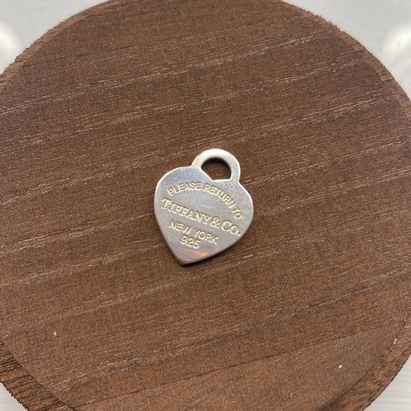 Return to Tiffany & Co pendant - Picture 1 of 3